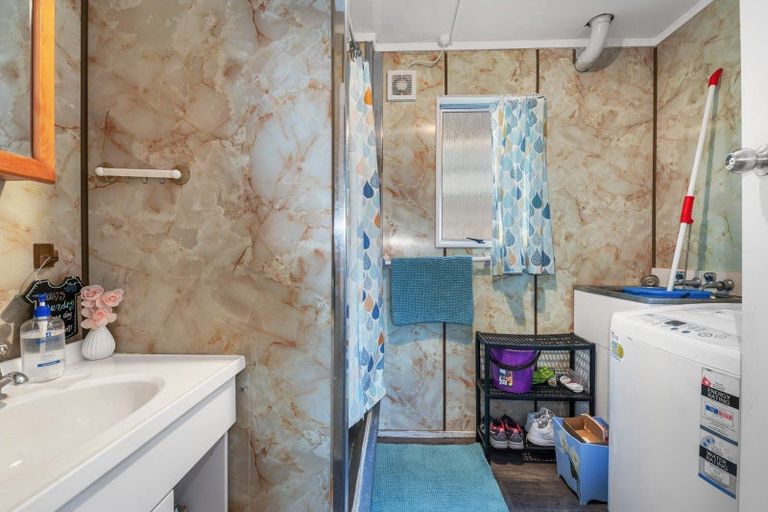 Photo of property in 2 Spencer Street, Western Heights, Rotorua, 3015