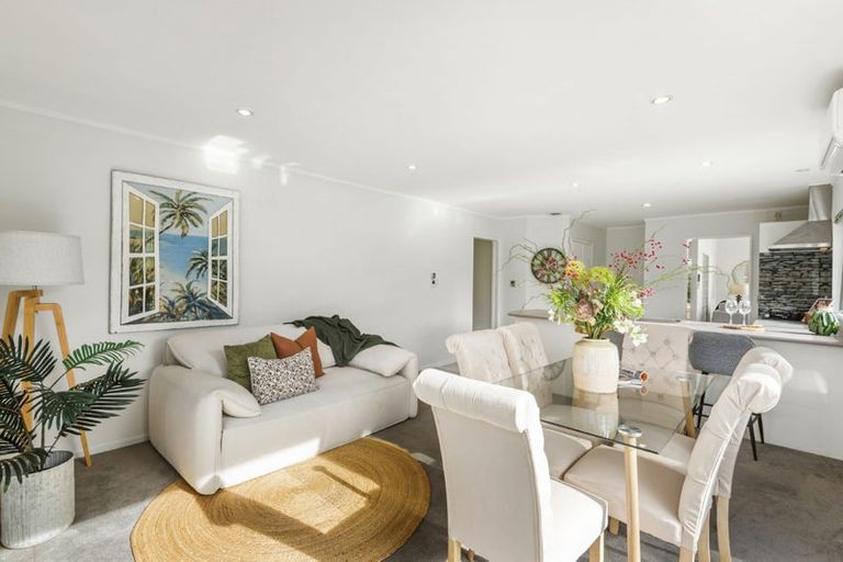 Photo of property in 43 Unsworth Drive, Unsworth Heights, Auckland, 0632