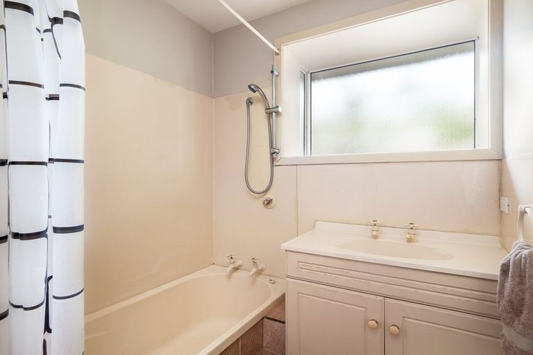 Photo of property in 24 Clipper Place, Redwood, Christchurch, 8051