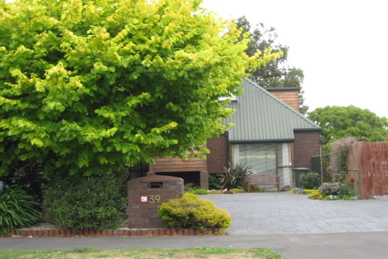 Photo of property in 39 Briarmont Street, Avondale, Christchurch, 8061