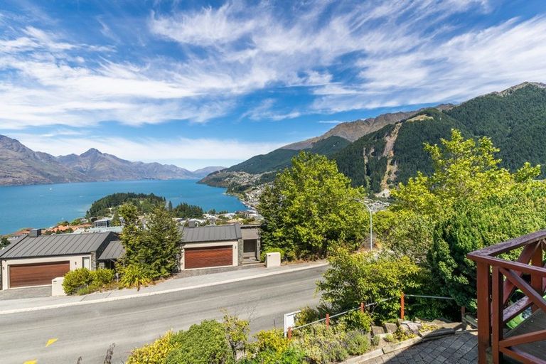 Photo of property in 15 Belfast Terrace, Queenstown, 9300