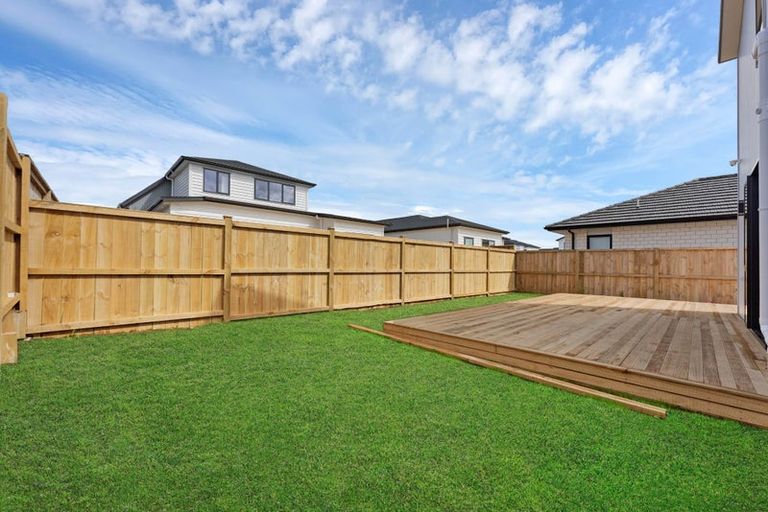 Photo of property in 31 Kaitiaki Drive, Clarks Beach, 2122