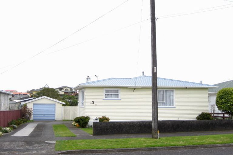 Photo of property in 13 Turakina Street, Merrilands, New Plymouth, 4312