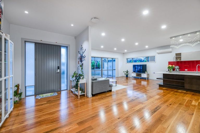 Photo of property in 120 San Valentino Drive, Henderson, Auckland, 0612