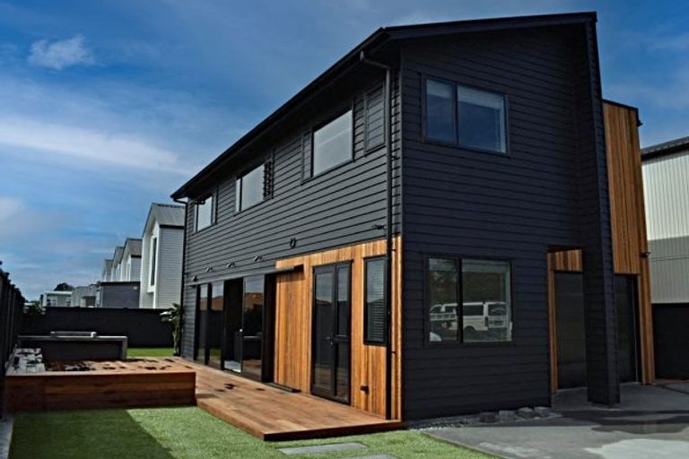 Photo of property in 4 Tapuwae Way, Mangere Bridge, Auckland, 2022