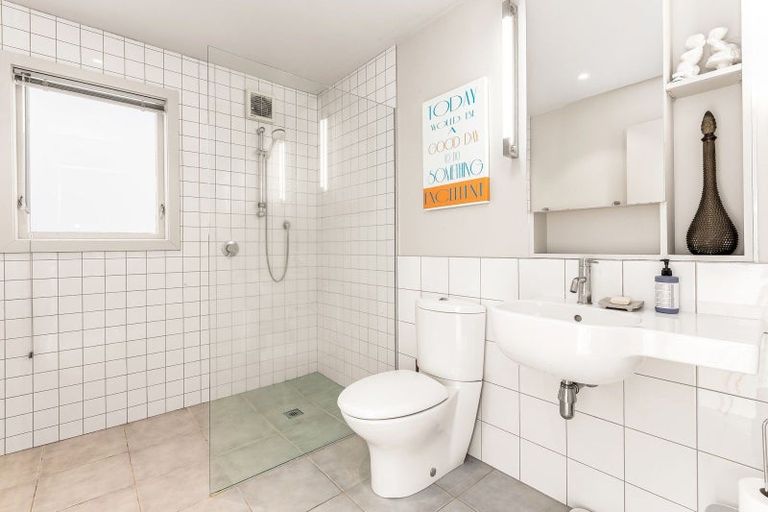 Photo of property in 51 The Crescent, Roseneath, Wellington, 6011