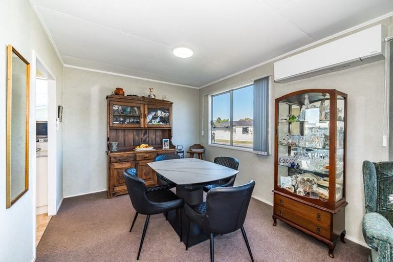 Photo of property in 4 Elder Grove, Paraparaumu, 5032