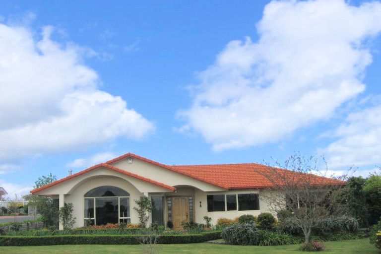 Photo of property in 10 Fairview Terrace, Waipahihi, Taupo, 3330