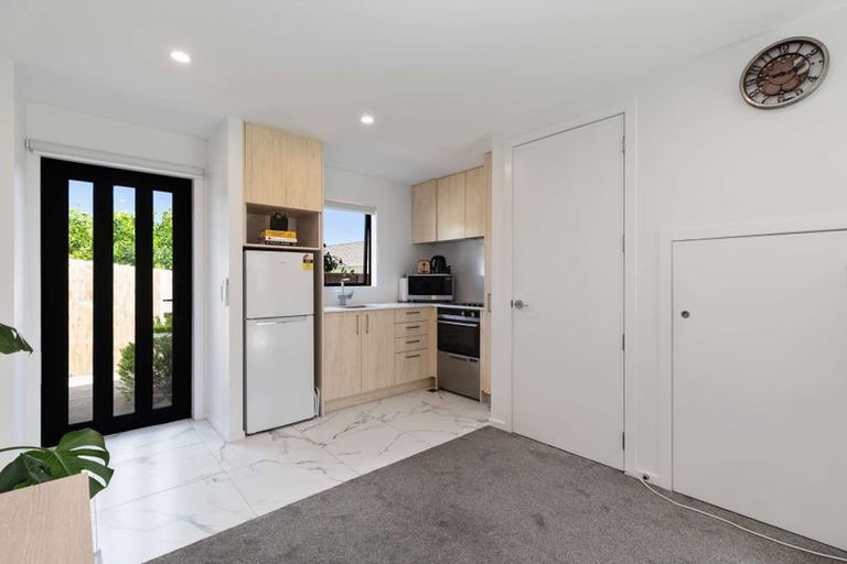 Photo of property in 6/102 Millbrook Road, Sunnyvale, Auckland, 0612