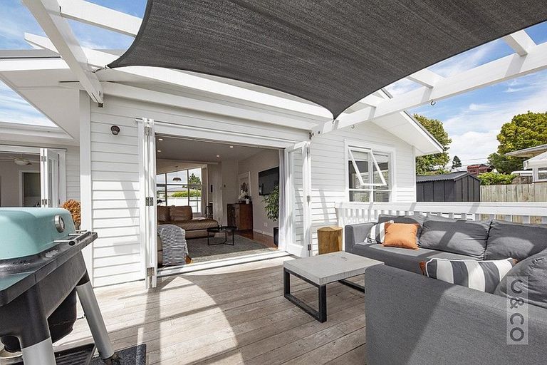 Photo of property in 25 Maude Street, Riverhead, 0820