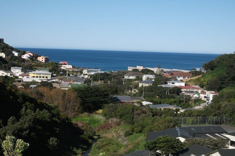 Photo of property in 14a Domanski Crescent, Owhiro Bay, Wellington, 6023