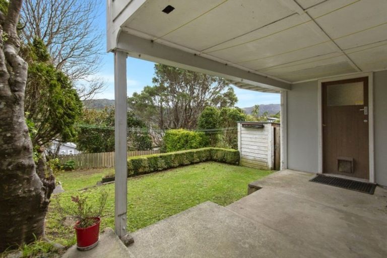 Photo of property in 107 Northland Road, Northland, Wellington, 6012