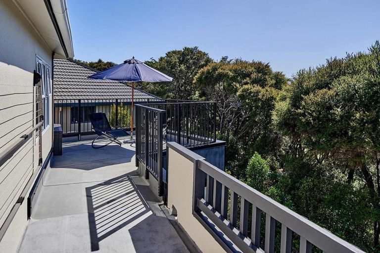 Photo of property in 39 James Cook Drive, Whitby, Porirua, 5024