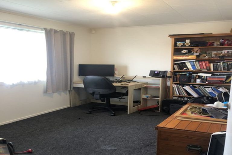 Photo of property in 15 Penfold Place, Henderson, Auckland, 0610