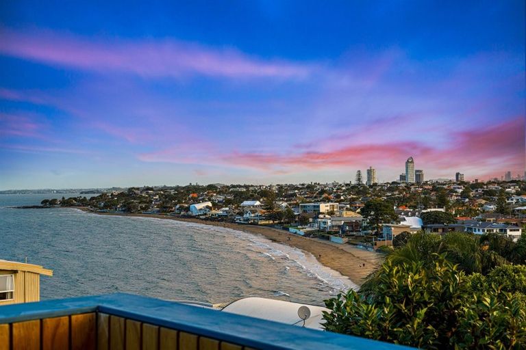 Photo of property in 3/23 Beach Road, Castor Bay, Auckland, 0620