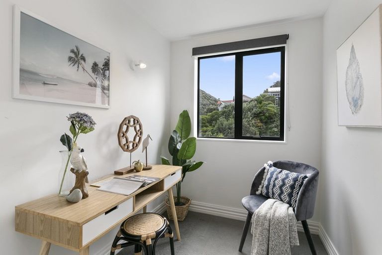 Photo of property in 73 Hungerford Road, Houghton Bay, Wellington, 6023