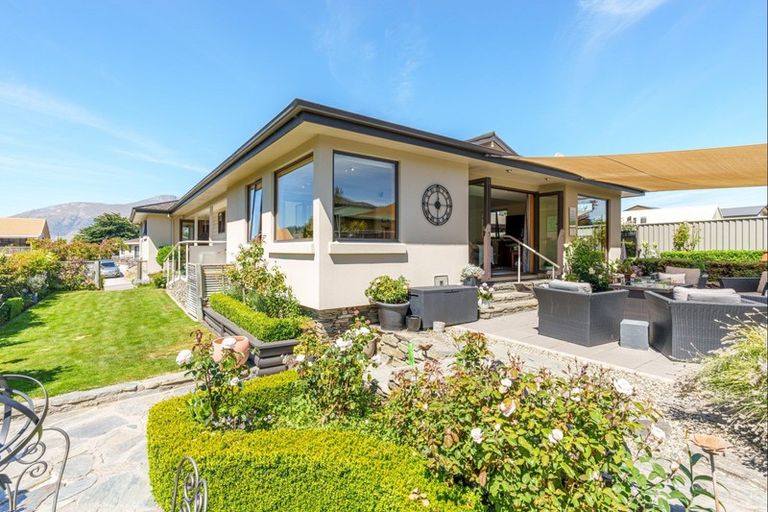 Photo of property in 22 Hood Crescent, Arrowtown, 9302