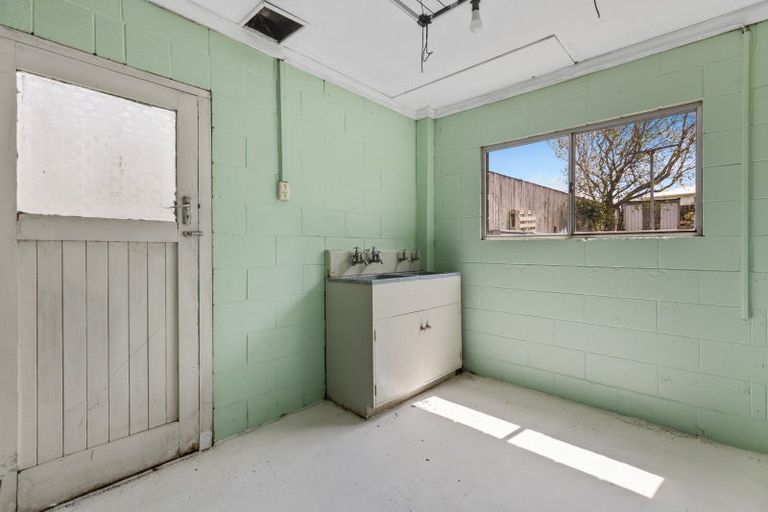 Photo of property in 27 Rospeath Crescent, Spotswood, New Plymouth, 4310