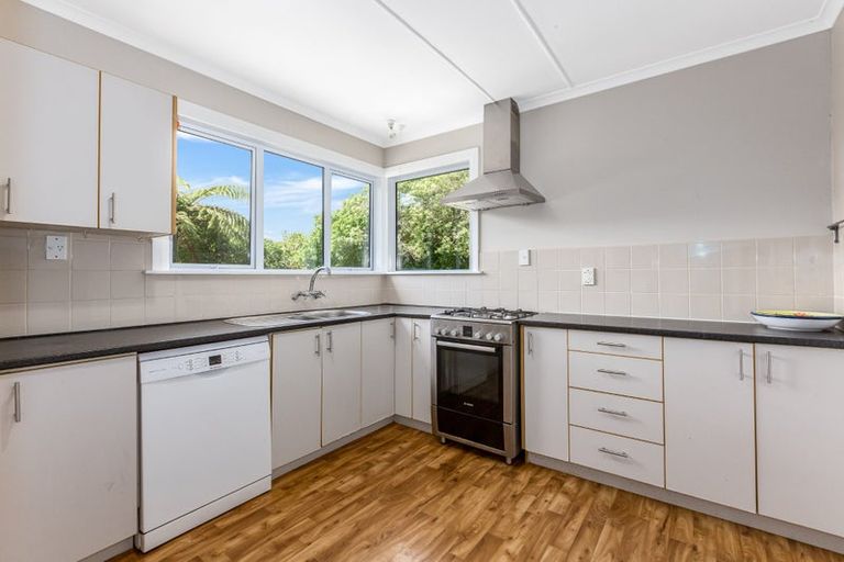 Photo of property in 51 Poto Road, Normandale, Lower Hutt, 5010