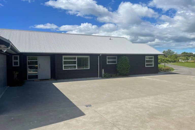 Photo of property in 52 Tarahunga Road, Levin, 5571