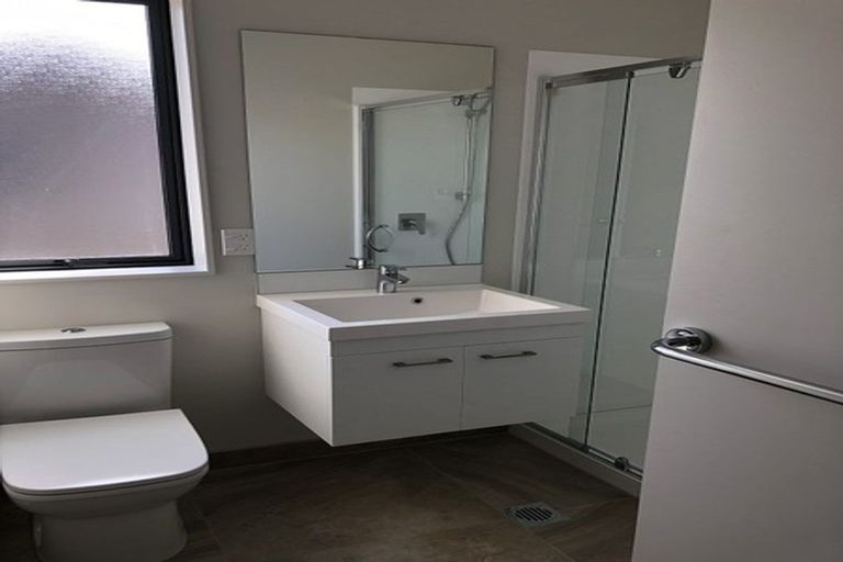 Photo of property in 60b Seymour Road, Sunnyvale, Auckland, 0612