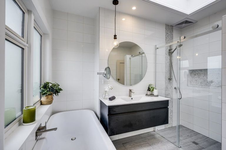 Photo of property in 27 Thompson Road, Bluff Hill, Napier, 4110