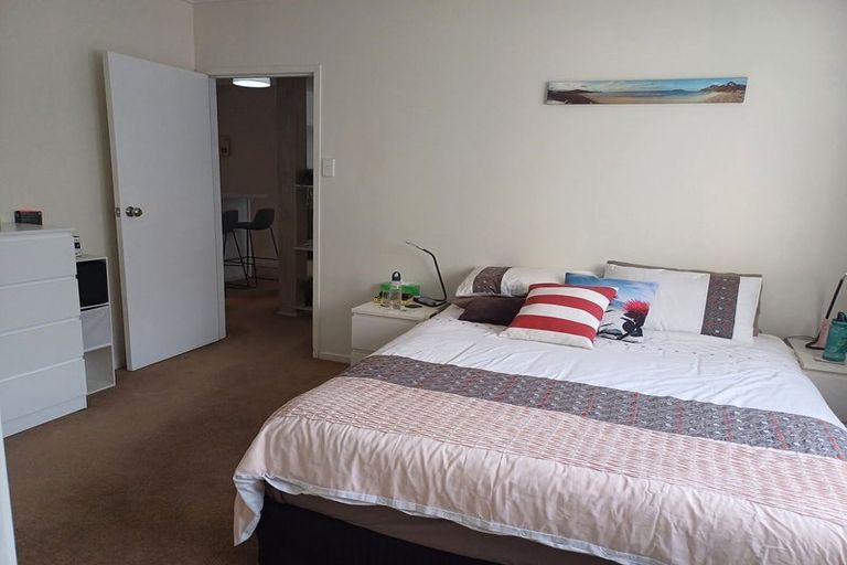 Photo of property in 1/132 Atkinson Road, Titirangi, Auckland, 0604