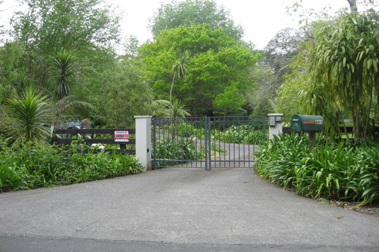 Photo of property in 201 Awa Road, Kumeu, 0891
