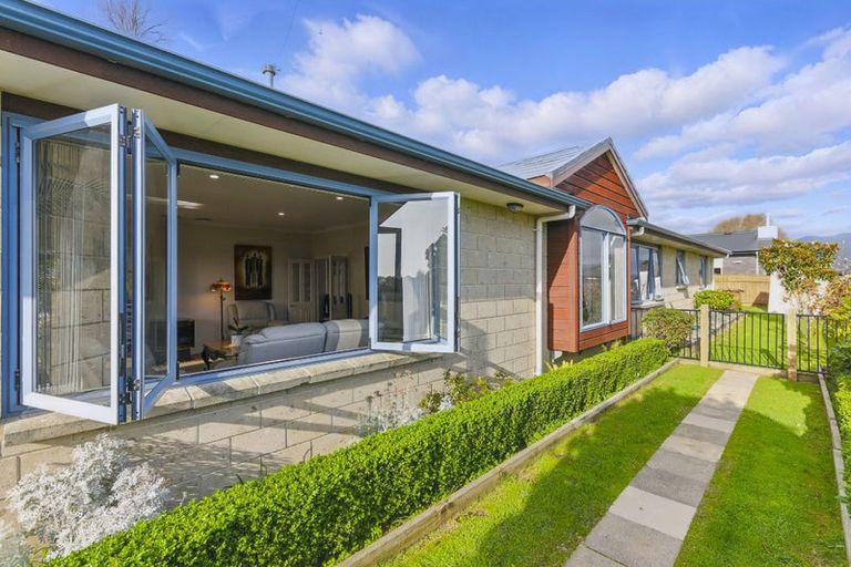 Photo of property in 41 Holcombe Drive, Paraparaumu, 5032