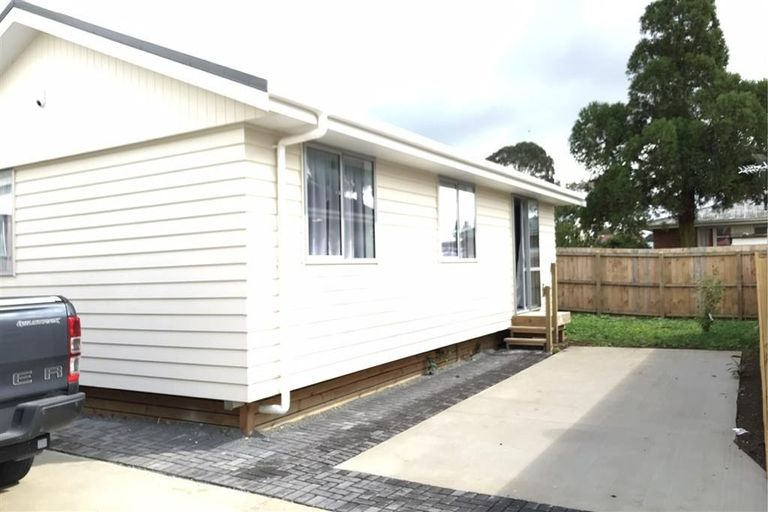 Photo of property in 9 Forbury Place, Mangere, Auckland, 2022