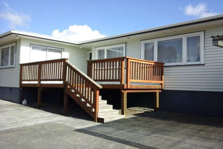 Photo of property in 14 Harmel Road, Glendene, Auckland, 0602