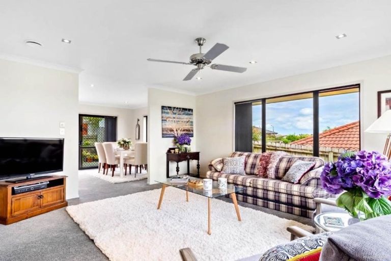 Photo of property in 12 Ludlow Place, Pukekohe, 2120