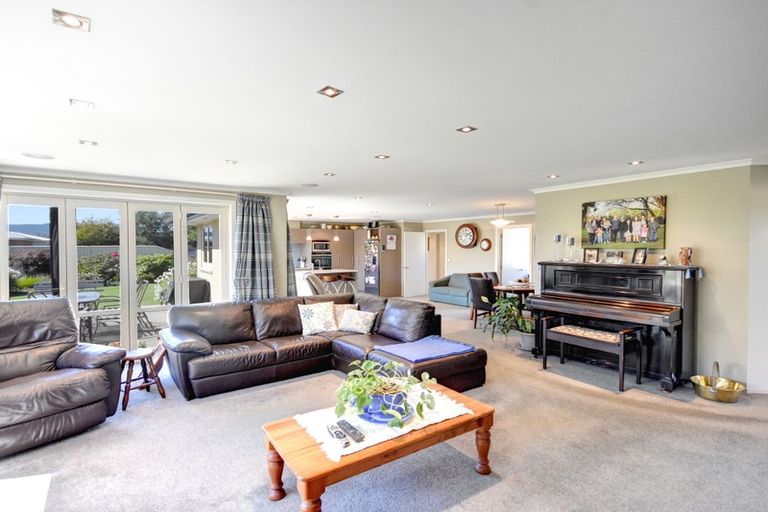 Photo of property in 2 Kura Place, Mosgiel, 9024