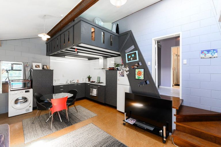 Photo of property in 19 Dudding Avenue, Northcote, Auckland, 0627