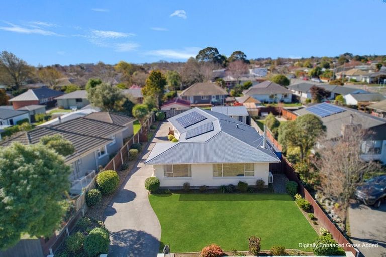 Photo of property in 332 Memorial Avenue, Burnside, Christchurch, 8053