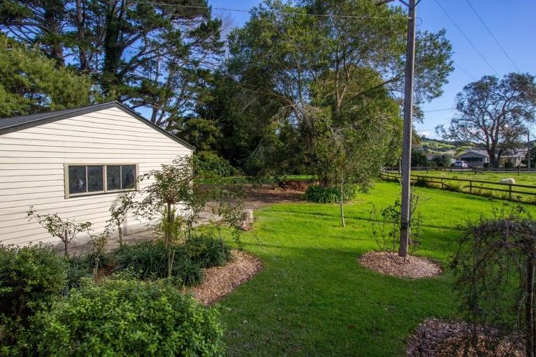 Photo of property in 32 Franklin Road, Paparoa, 0571