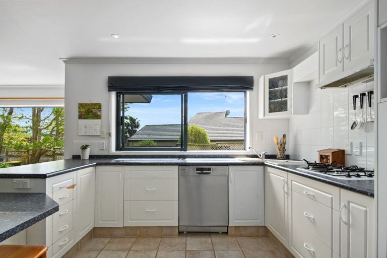 Photo of property in 11 Rosetti Rise, West Harbour, Auckland, 0618