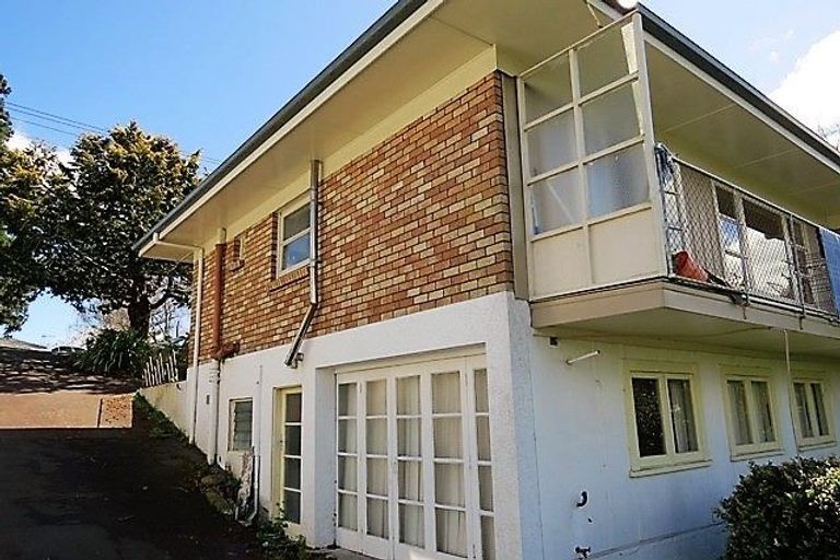 Photo of property in 30 Hillcrest Road, Hillcrest, Hamilton, 3216