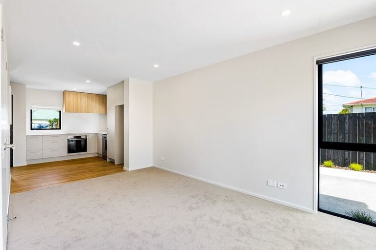 Photo of property in 2/77 Matipo Road, Te Atatu Peninsula, Auckland, 0610