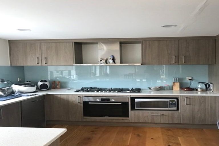 Photo of property in 9 Trotting Terrace, Fairview Heights, Auckland, 0632