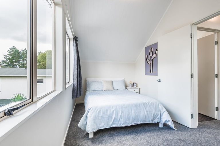 Photo of property in 1042a Great North Road, Point Chevalier, Auckland, 1022
