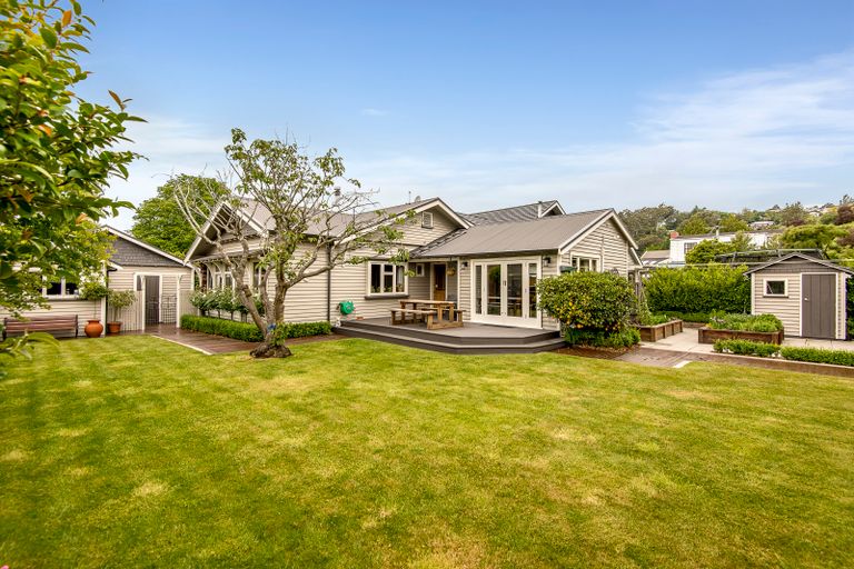 Photo of property in 4 Valley Road, Cashmere, Christchurch, 8022