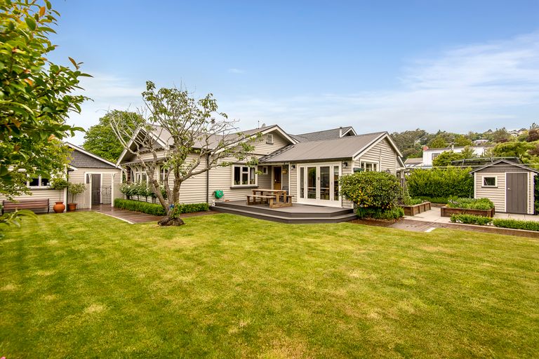 Photo of property in 4 Valley Road, Cashmere, Christchurch, 8022