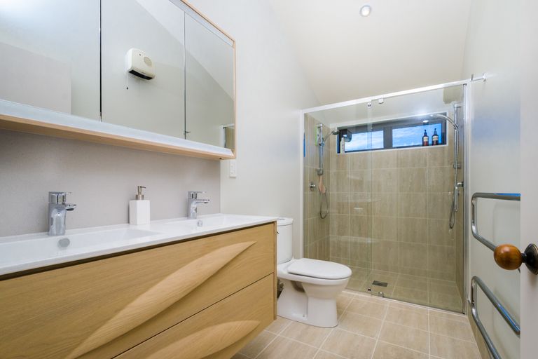 Photo of property in 81 Stoney Creek Drive, Waitakere, Henderson, 0782