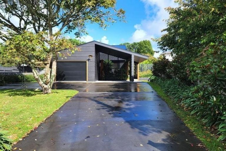 Photo of property in 23 Linda Street, Oakura, 4314