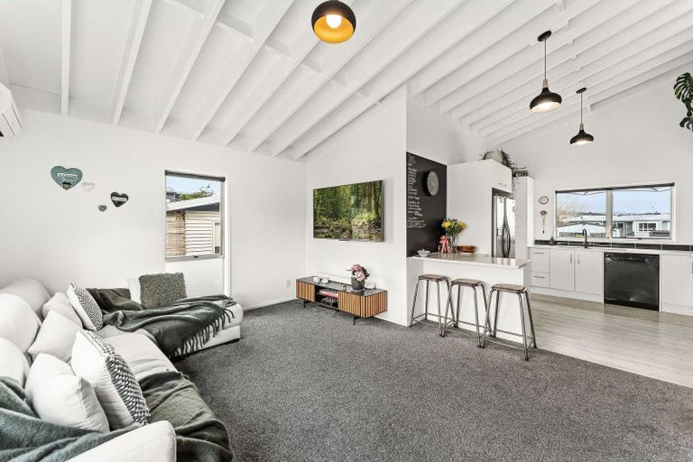 Photo of property in 82 Percy Road, Papamoa Beach, Papamoa, 3118