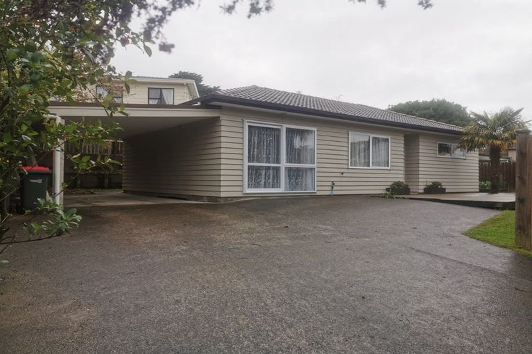 Photo of property in 14 Cairngorm Place, Highland Park, Auckland, 2010