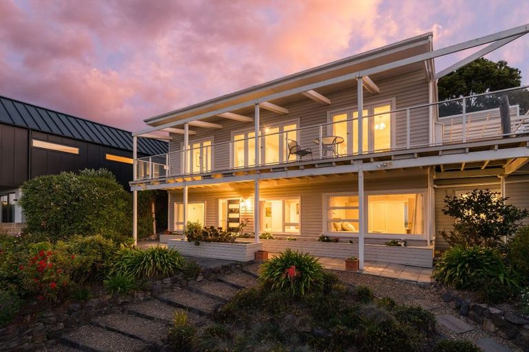 Photo of property in 24 Maffeys Road, Mount Pleasant, Christchurch, 8081