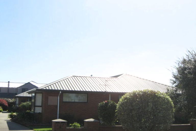 Photo of property in 2/6 Goodall Place, Redwood, Christchurch, 8051