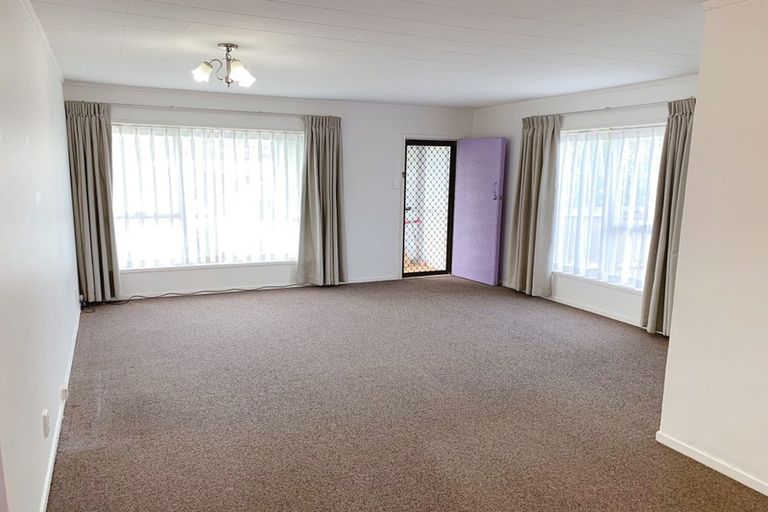 Photo of property in 1/42 Blacklock Avenue, Henderson, Auckland, 0612